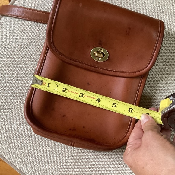 Vintage COACH Crossbody bag. Perfect for phone, wallet, lipstick . - Picture 4 of 5